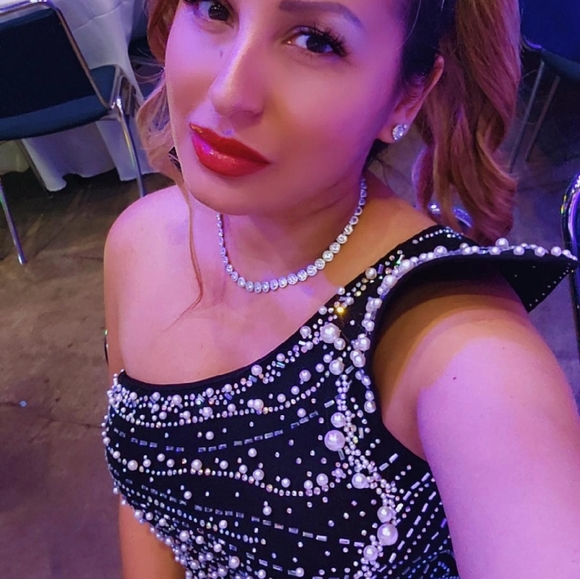 Gorgeous Gown - Picture 3 of 3